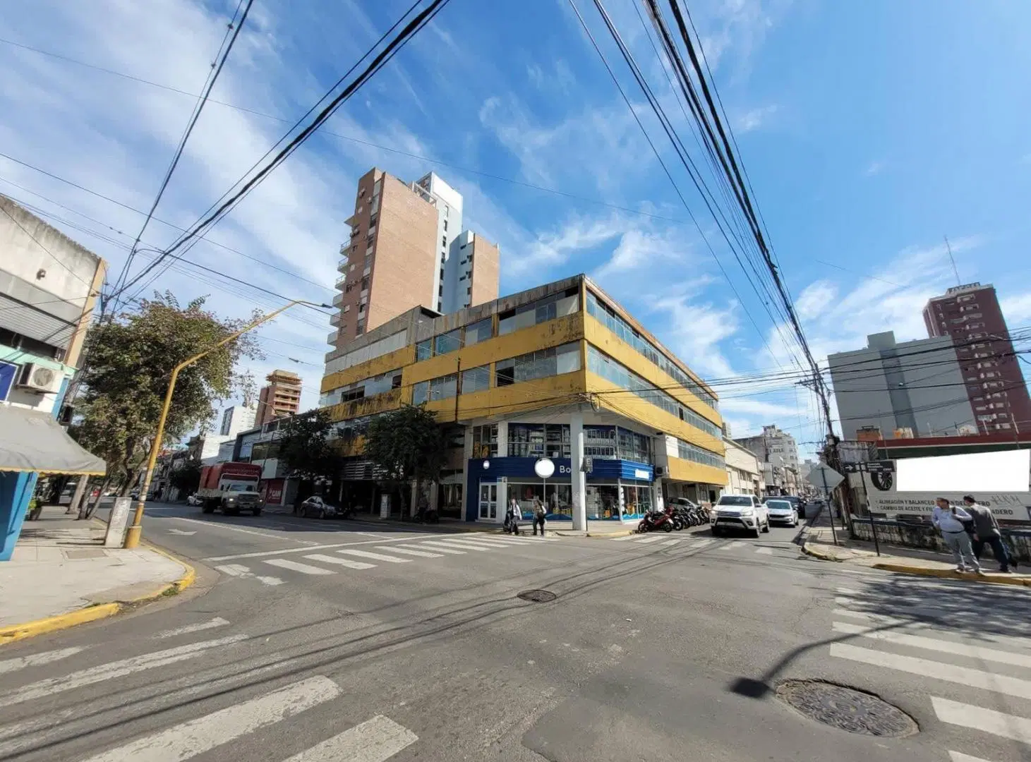 Alquiler de cochera en Eva Perón y Rivadavia 2