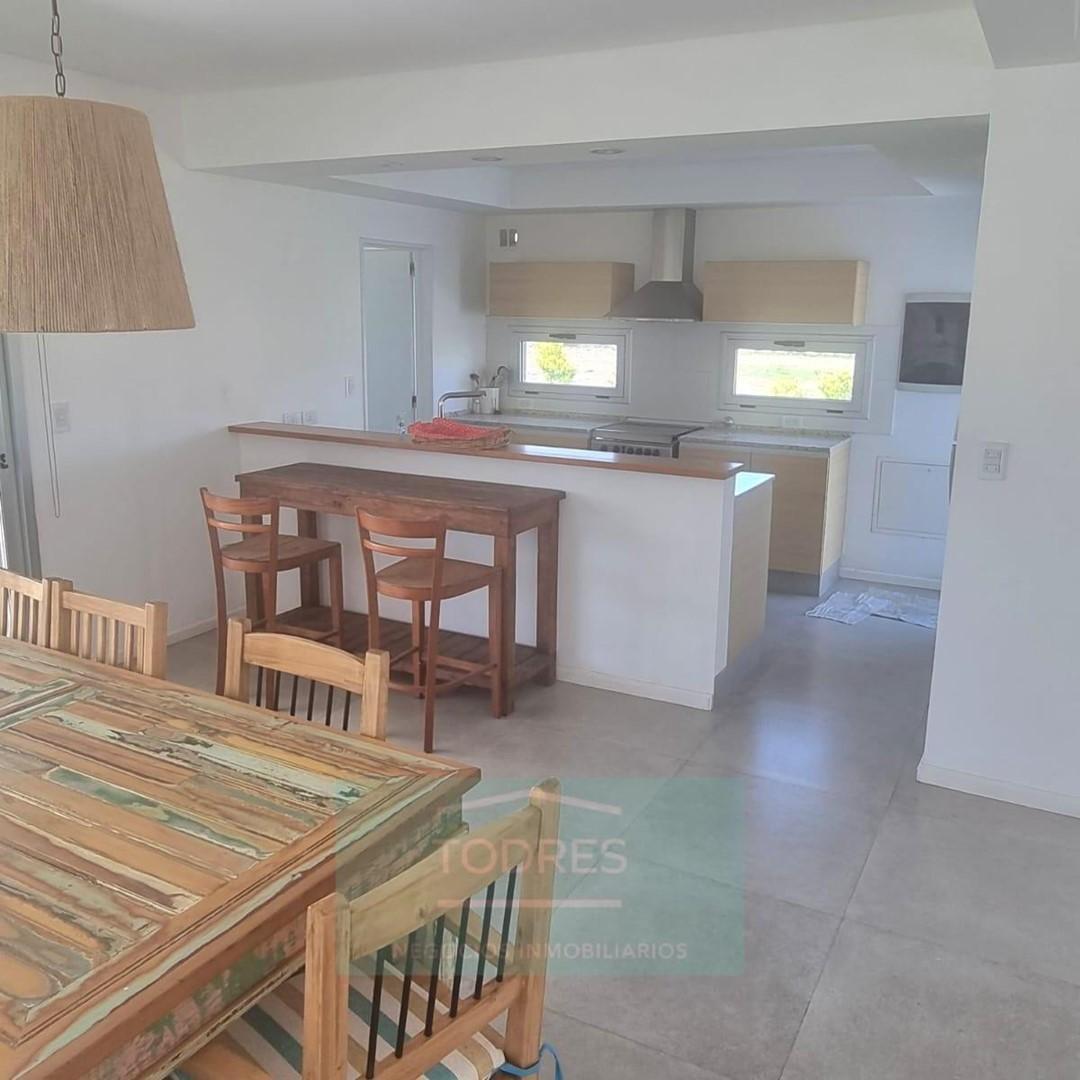 Casa  en Alquiler con pileta ubicado en Araucarias, Puertos, Escobar