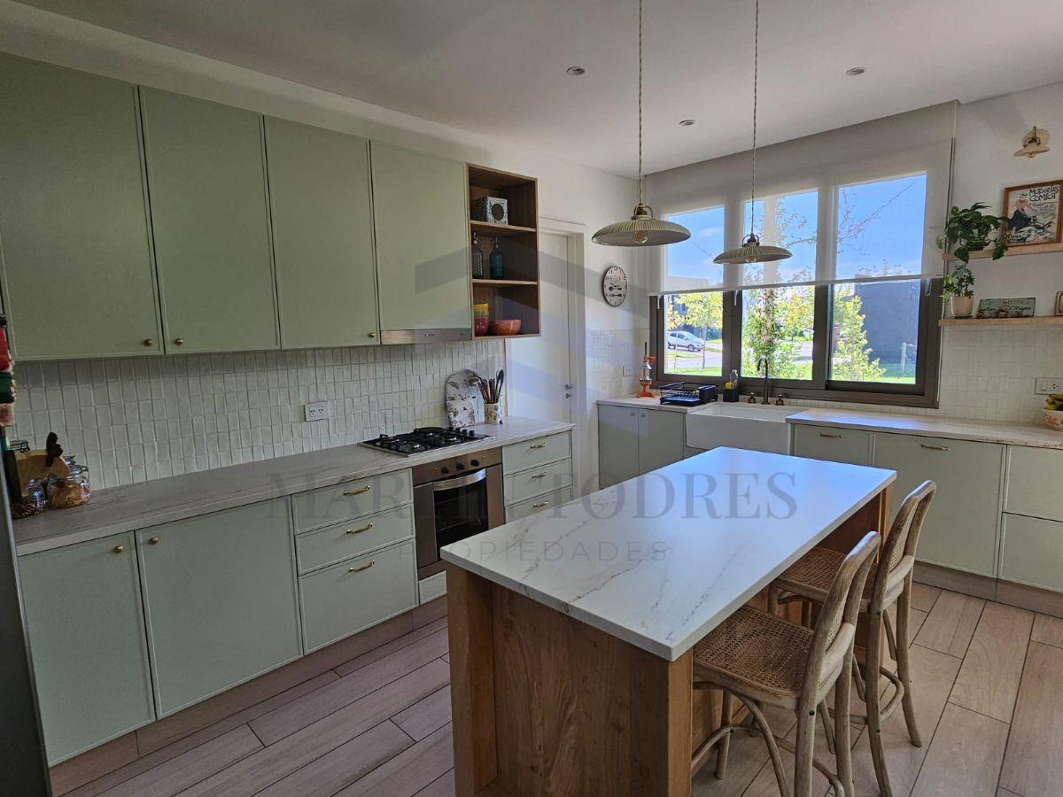 CASA DE DISEÑO EN VENTA con pileta, ARAUCARIAS, PUERTOS DEL LAGO, Escobar.