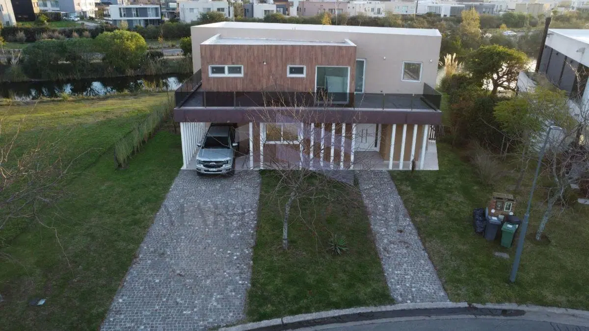CASA A ESTRENAR AL AGUA con pileta EN VENTA | MARINAS | PUERTOS DEL LAGO 2