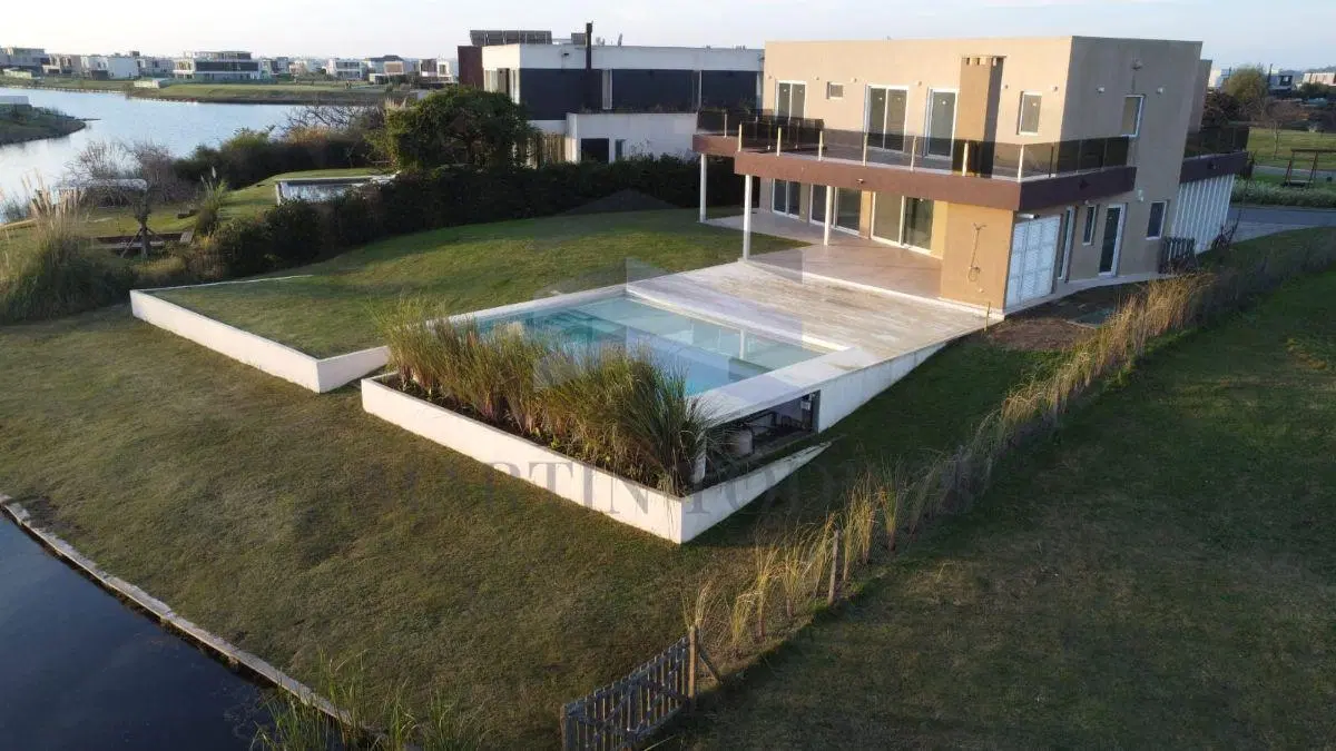 CASA A ESTRENAR AL AGUA con pileta EN VENTA | MARINAS | PUERTOS DEL LAGO 3
