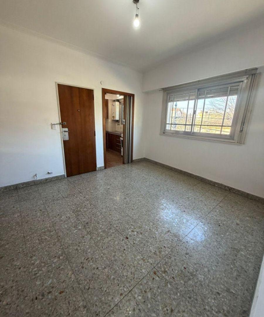 Foto de DEPARTAMENTO 3 AMBIENTES SIN EXPENSAS PIÑEIRO AVELLANEDA, imagen 2