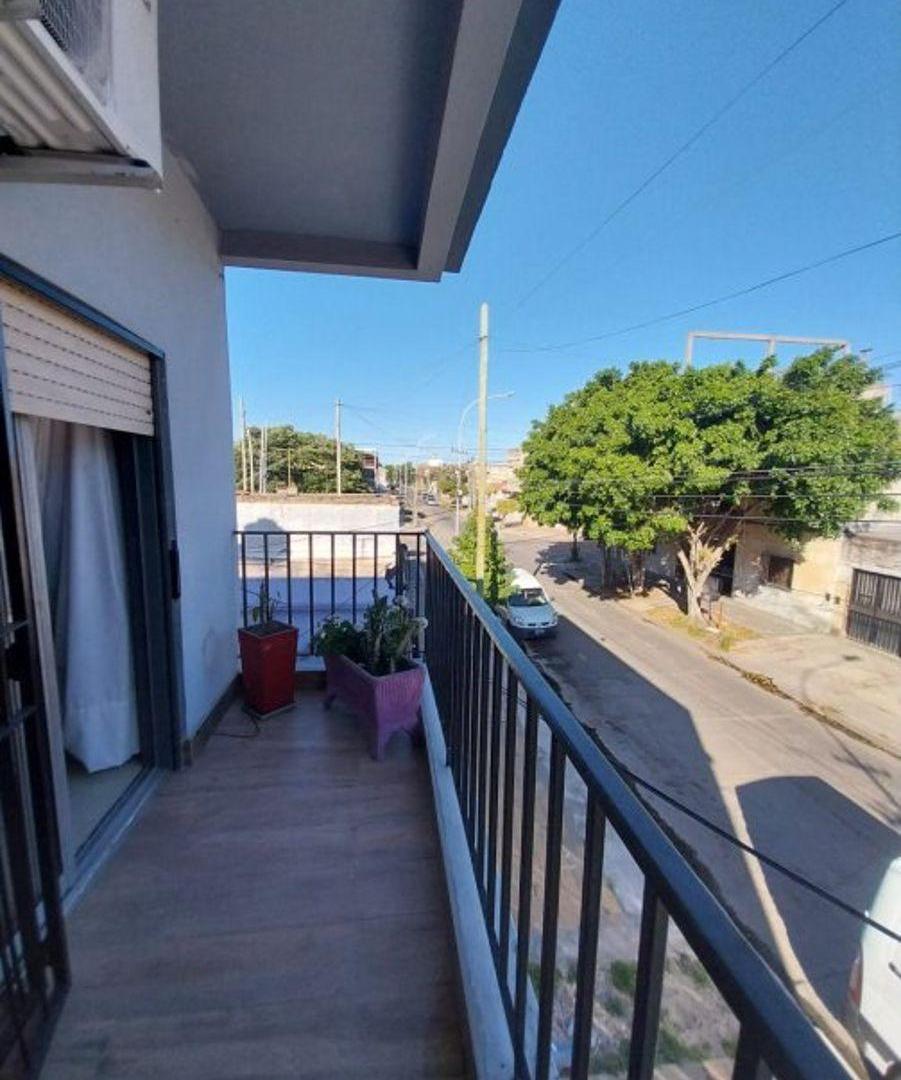 Foto de VENTA DE PH 3 AMBIENTES 1er PISO CON QUINCHO Y BALCÓN - REMEDIOS DE, imagen 3