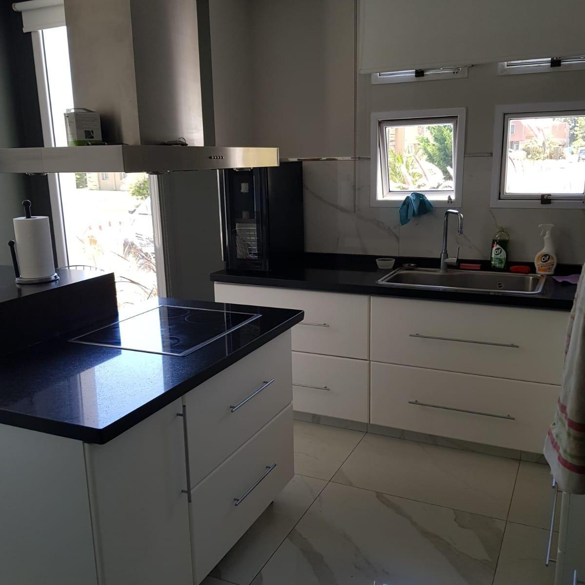 Casa de Categoría  en Venta - B°  Malibú
