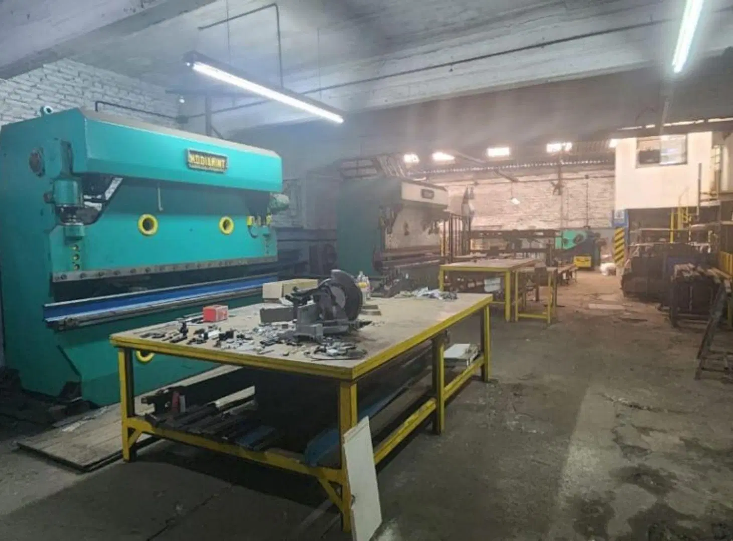 VENTA IMPORTANTE GALPÓN SOBRE CROVARA CON DOBLE SALIDA 2