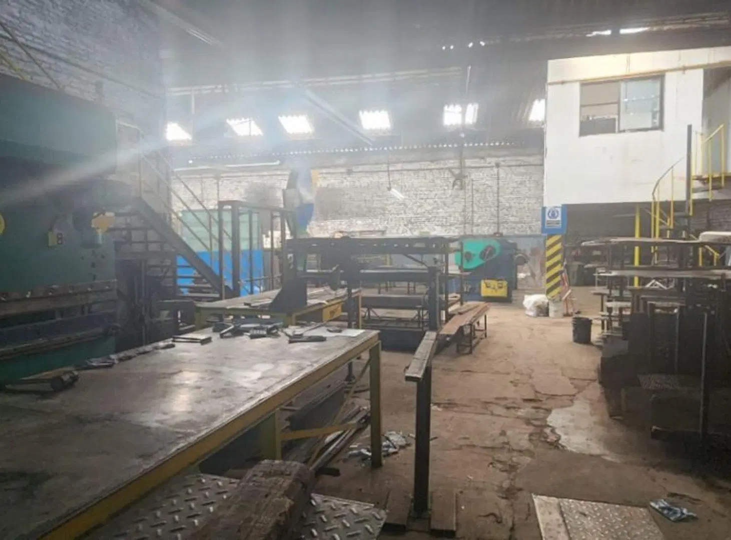 VENTA IMPORTANTE GALPÓN SOBRE CROVARA CON DOBLE SALIDA 4