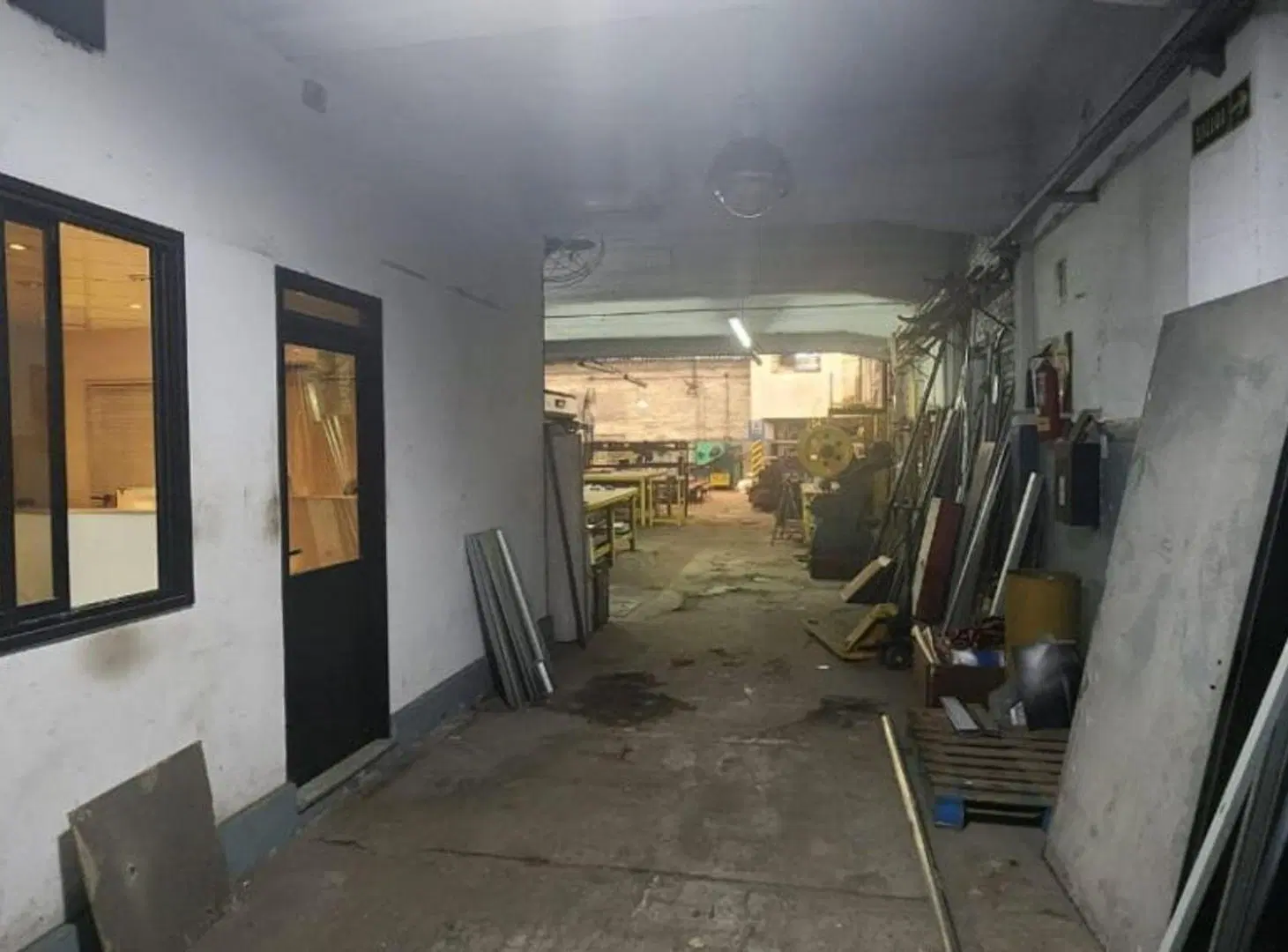 VENTA IMPORTANTE GALPÓN SOBRE CROVARA CON DOBLE SALIDA 5