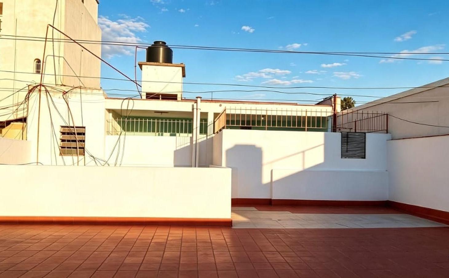 Foto de VIVIENDA MULTIFAMILIAR A RECICLAR PROPIEDAD DE RENTADE 677 m2 CON 2, imagen 3