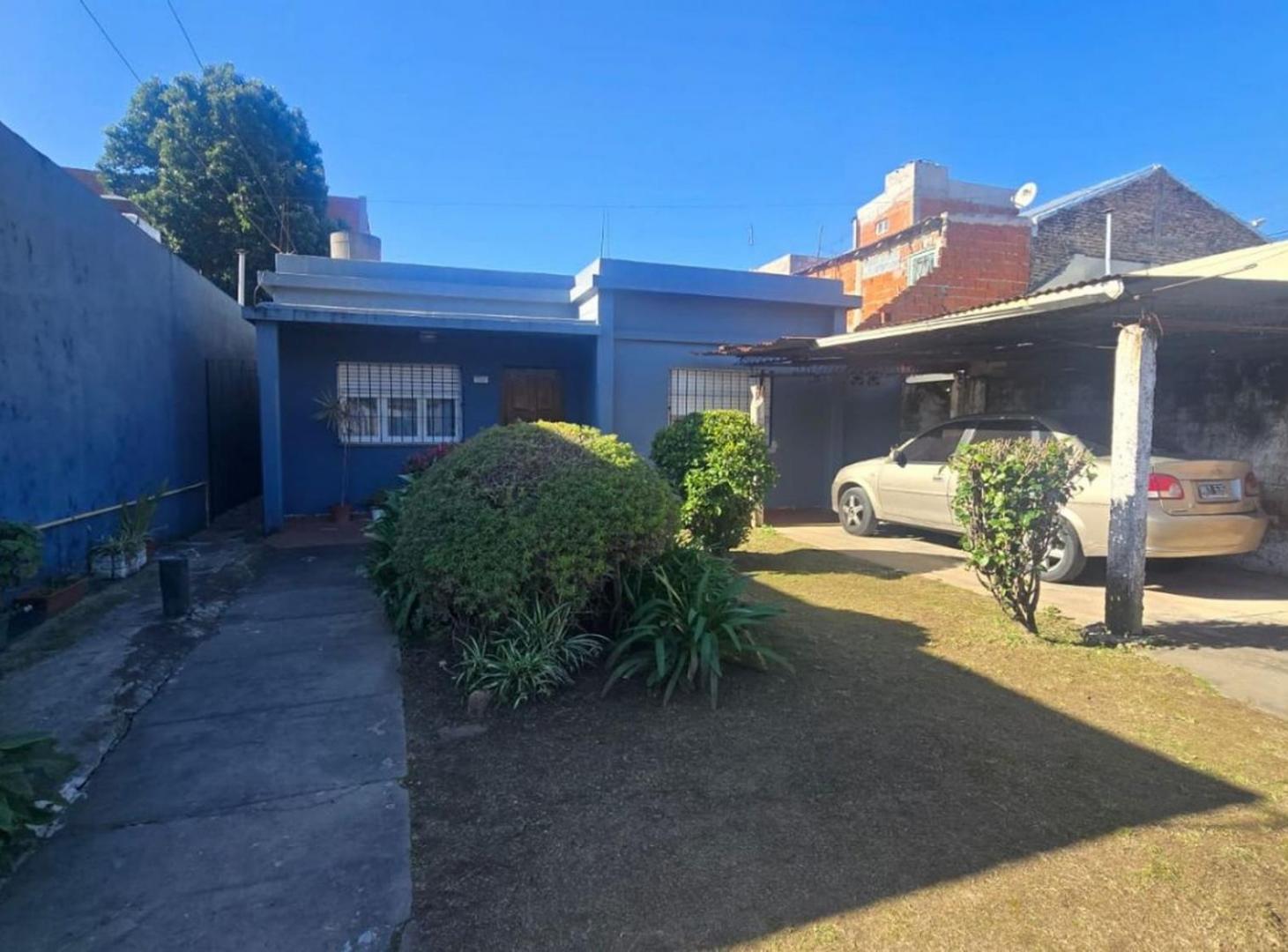 Foto de CASA DE 3 AMBIENTES CON AMPLIO PARQUE Y ENTRADA PARA VARIOS AUTOS, imagen 1