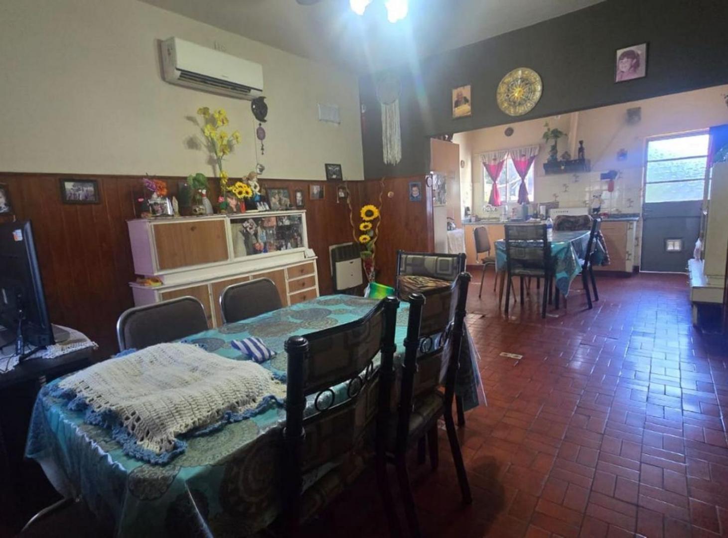 Foto de CASA DE 3 AMBIENTES CON AMPLIO PARQUE Y ENTRADA PARA VARIOS AUTOS, imagen 4