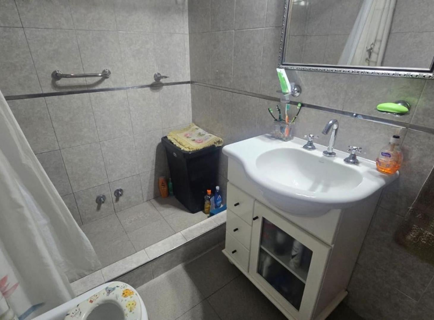 Foto de CASA DE 3 AMBIENTES CON AMPLIO PARQUE Y ENTRADA PARA VARIOS AUTOS, imagen 3