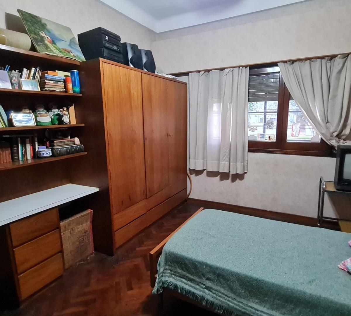 VENTA CASA 4 AMB CON JARDÍN Y COCHERA EN J. MÁRMOL
