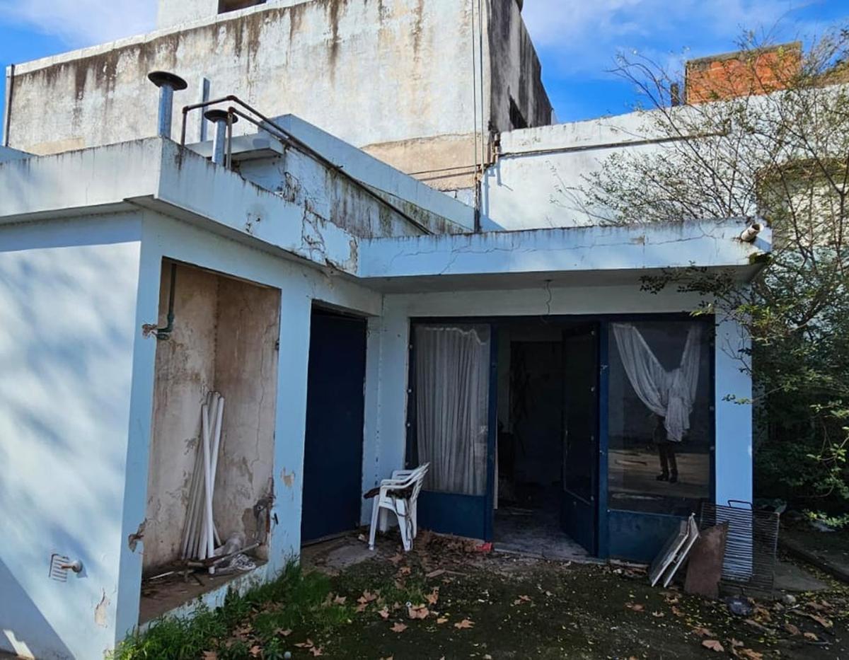 Venta de Ex Clínica Apto Múltiples Destinos en F. Varela 2