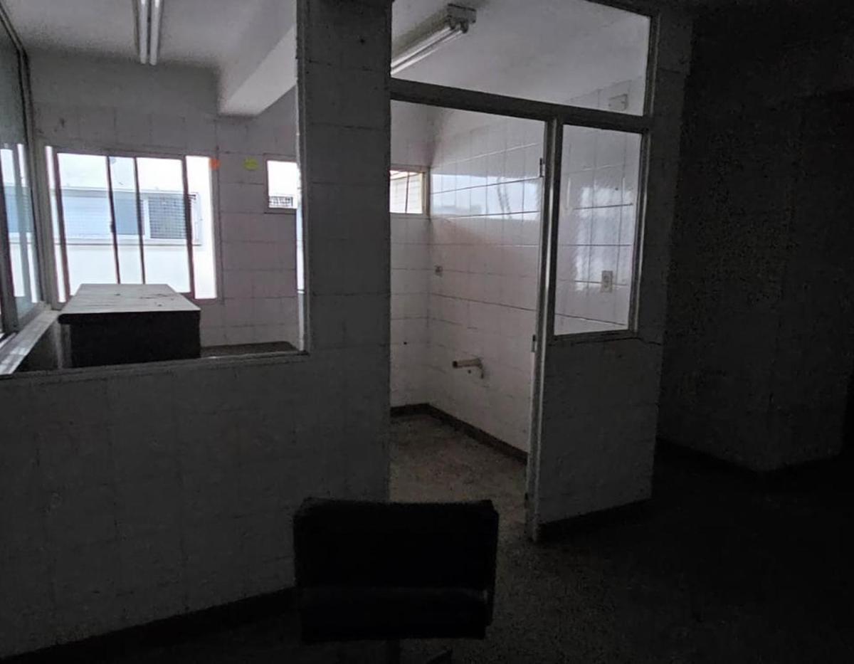 Venta de Ex Clínica Apto Múltiples Destinos en F. Varela 5