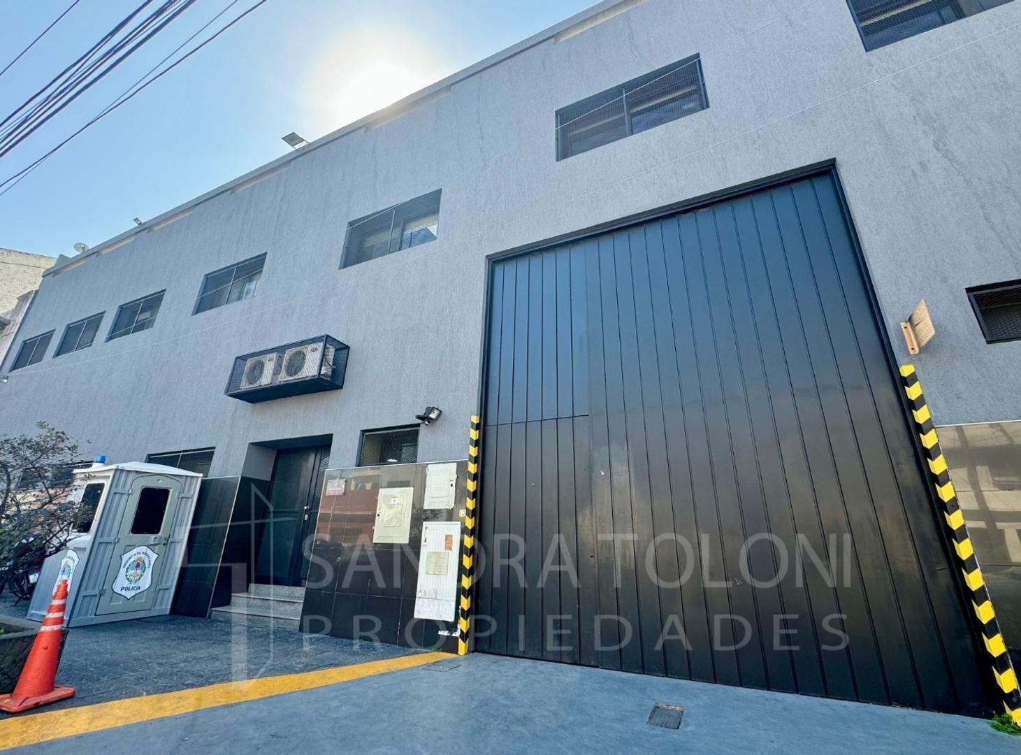 VENTA GALPÓN INDUSTRIAL C/OFICINAS EN PIÑEYRO, AVELLANEDA