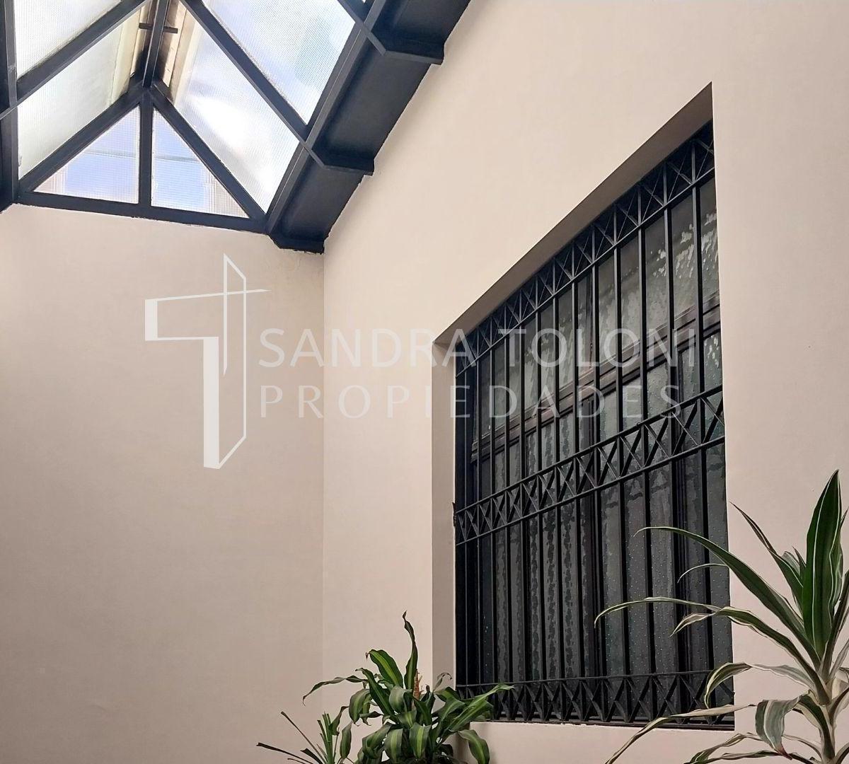 Oficina / Consultorio Profesional con Patio 2