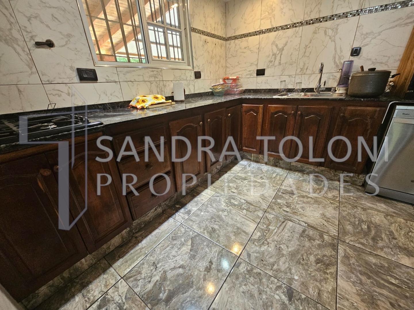 Foto de VENTA DE CASA CON PARQUE, PISCINA EN ALEJANDRO KORN, imagen 4