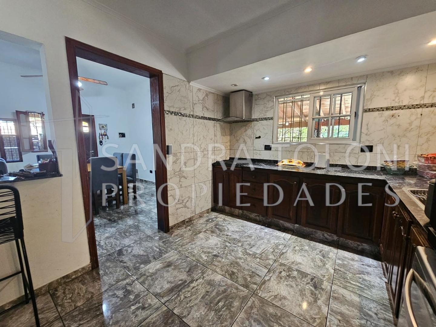 Foto de VENTA DE CASA CON PARQUE, PISCINA EN ALEJANDRO KORN, imagen 3