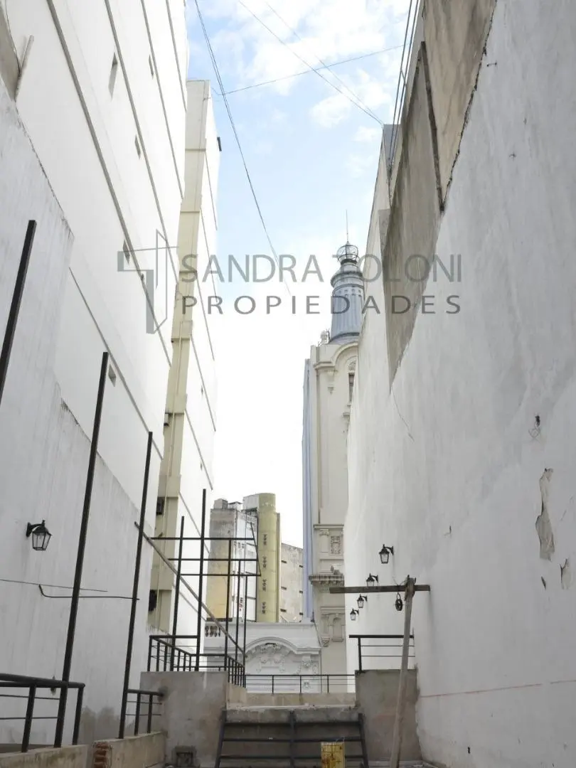 VENTA DE EDIFICIO LOCAL + HOSTEL  A RECICLAR MICROCENTRO 2