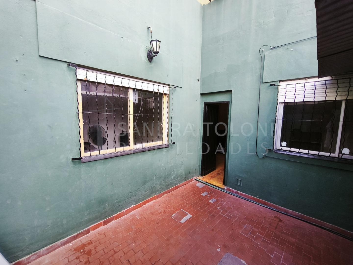 Foto de VENTA PH LANUS GERLI DOS AMBIENTES CON PATIO SIN EXPENSAS, imagen 4