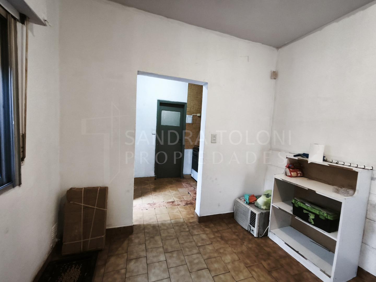Foto de VENTA PH LANUS GERLI DOS AMBIENTES CON PATIO SIN EXPENSAS, imagen 2