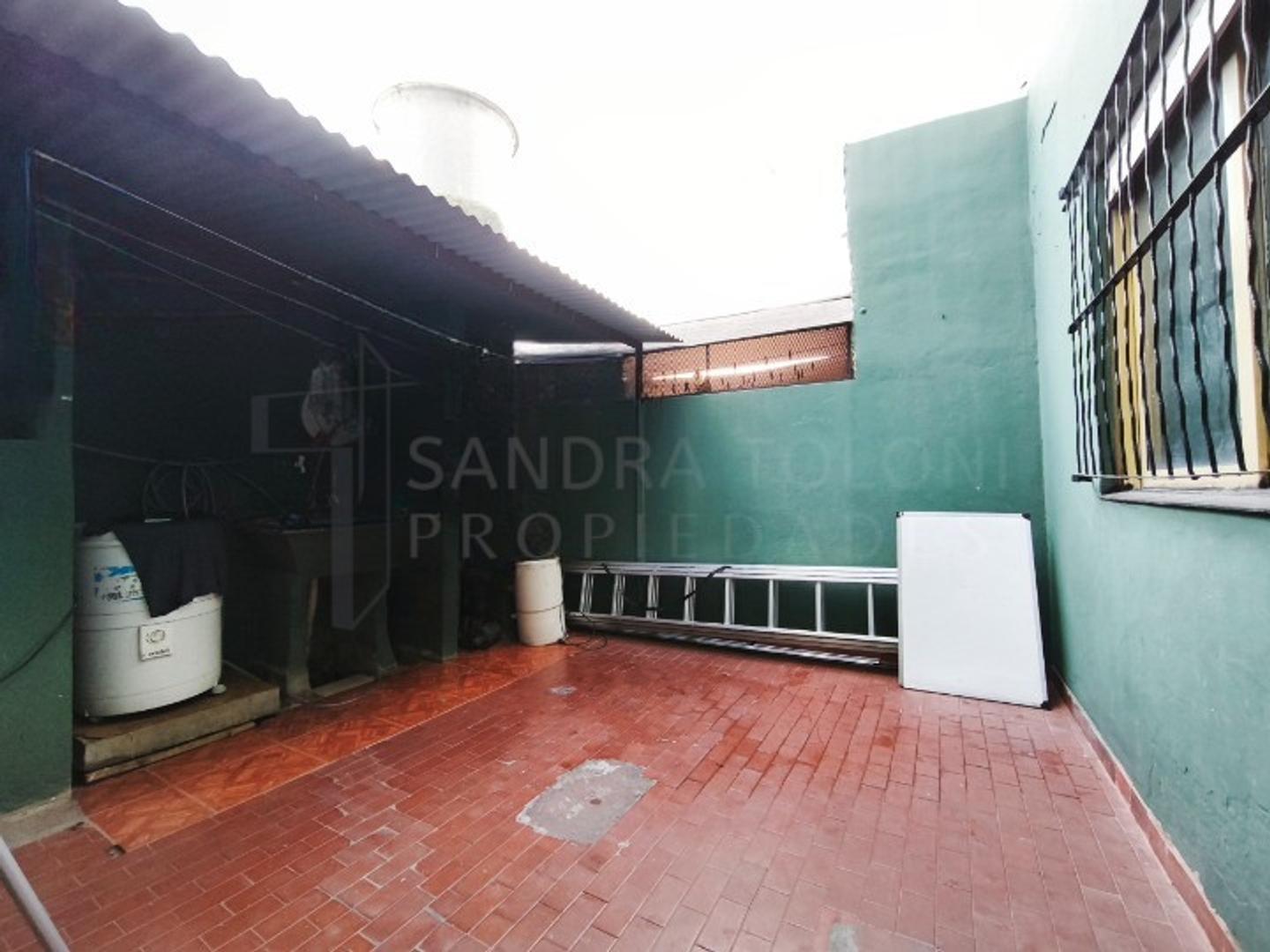 Foto de VENTA PH LANUS GERLI DOS AMBIENTES CON PATIO SIN EXPENSAS, imagen 3