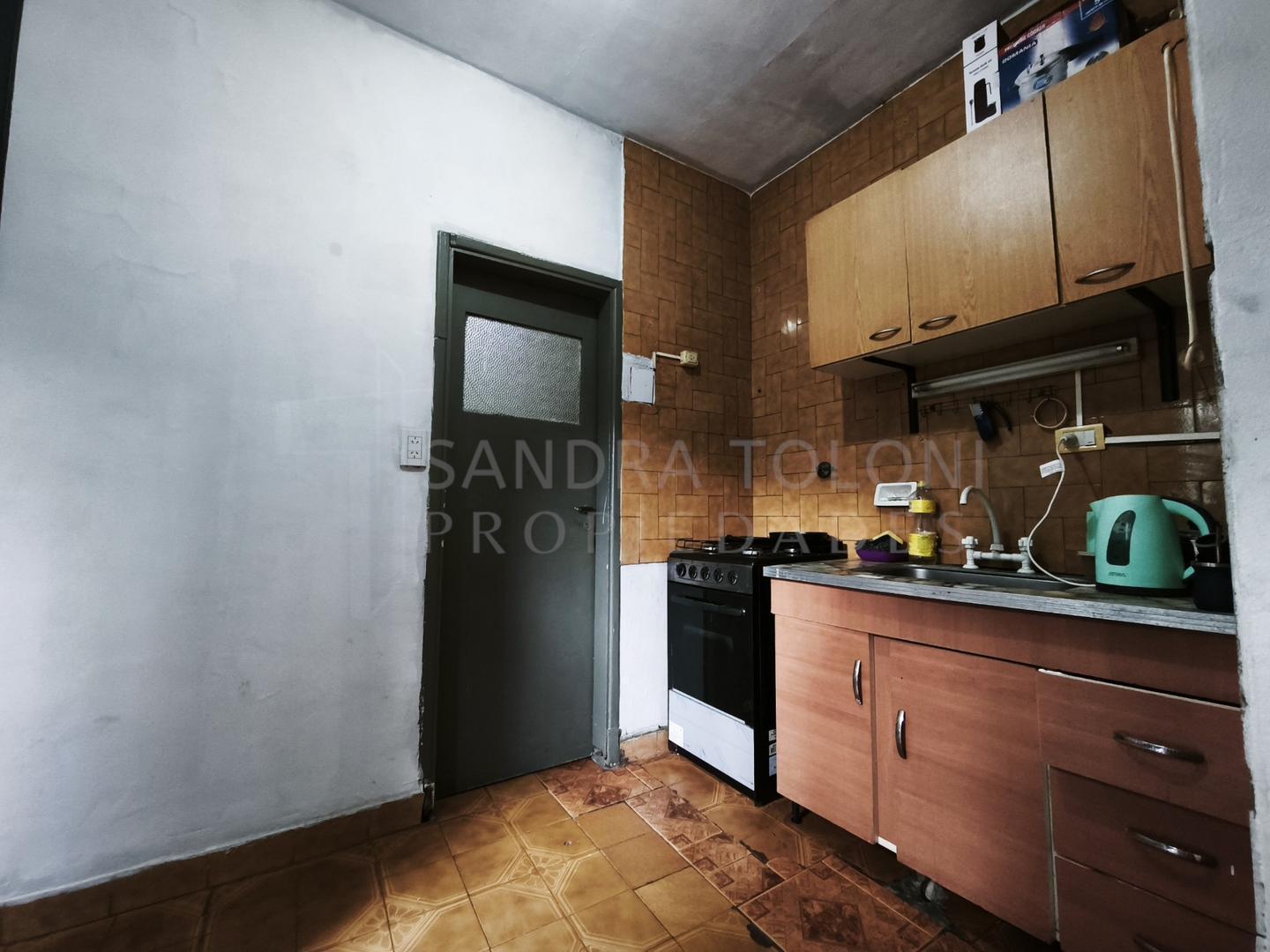 Foto de VENTA PH LANUS GERLI DOS AMBIENTES CON PATIO SIN EXPENSAS, imagen 5