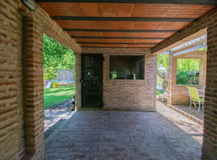 Casa en venta en City Bell. Entre caminos. 5