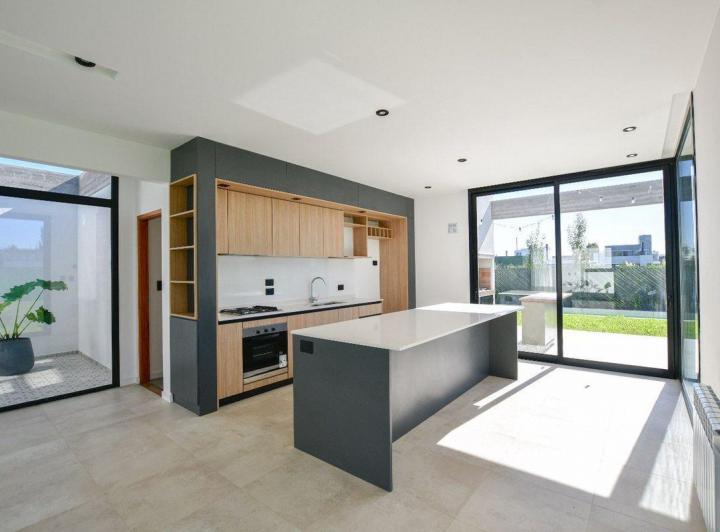 CASA VENTA CITY BELL QUIMILAR 3 DORMITORIOS PILETA 2