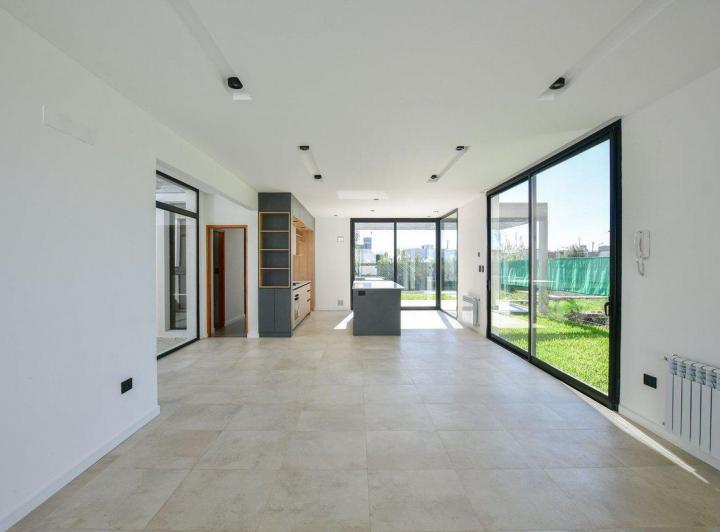 CASA VENTA CITY BELL QUIMILAR 3 DORMITORIOS PILETA 1