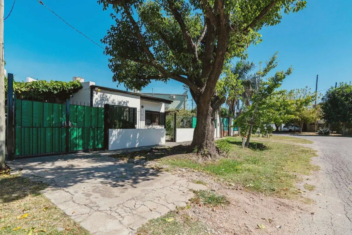 CASA EN VENTA 3 DORMITORIOS OLMOS 5