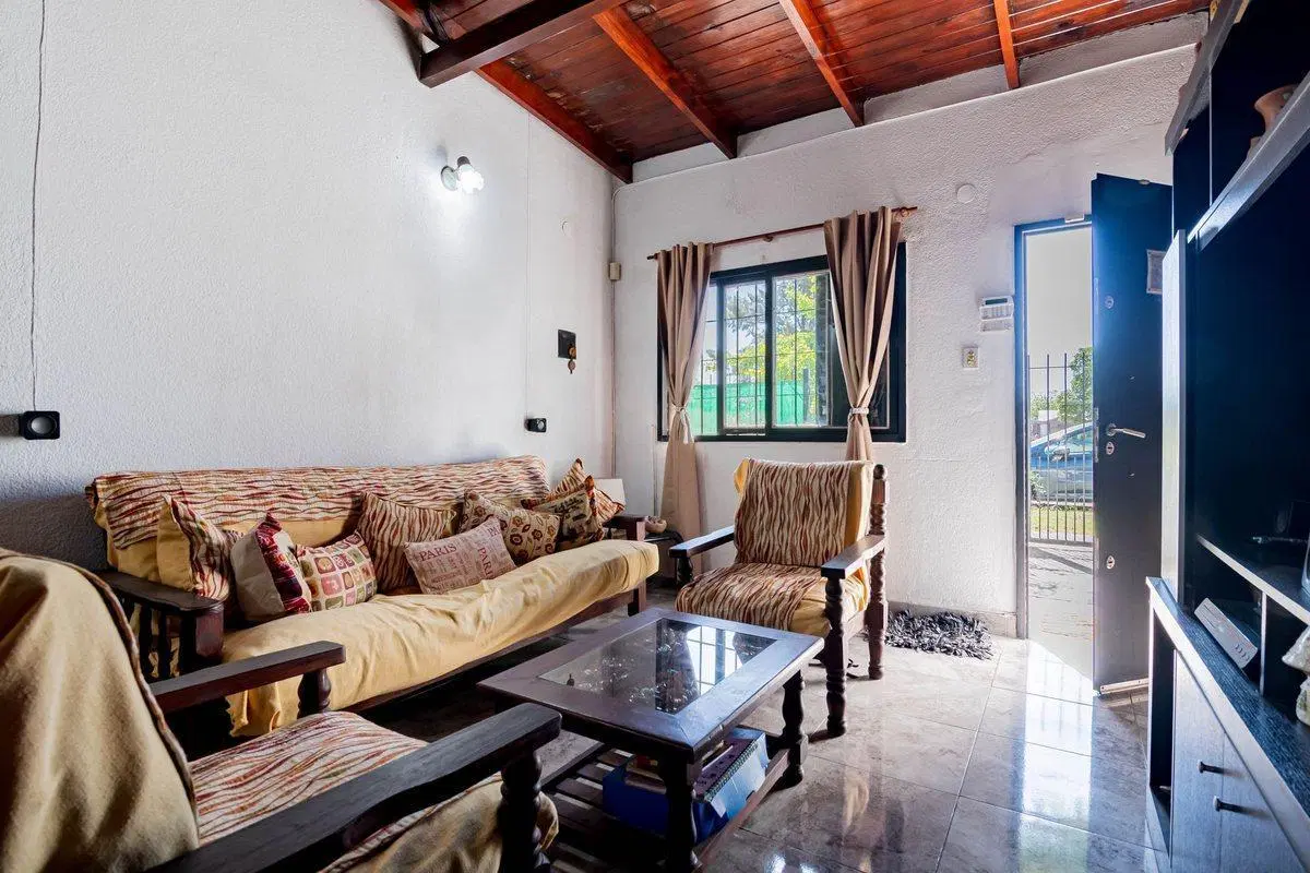 CASA EN VENTA 3 DORMITORIOS OLMOS 2