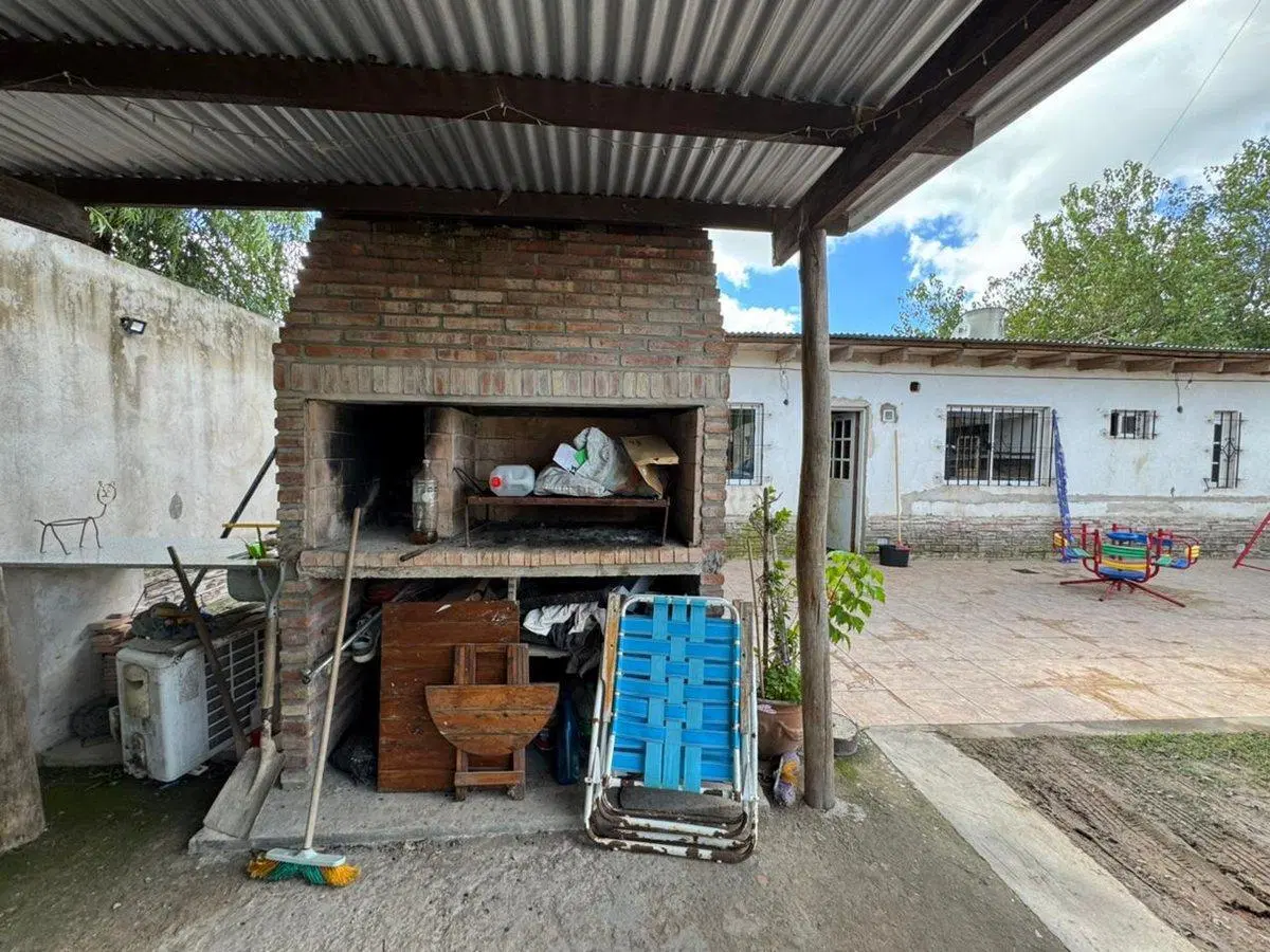 CASA EN VENTA EN BARRIO AEROPUERTO LA PLATA 5