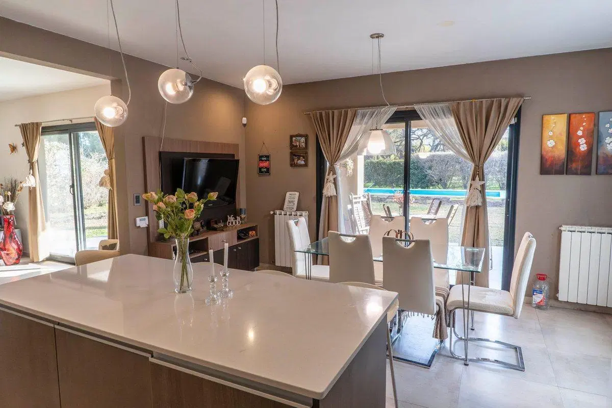 CASA VENTA LOS JAZMINES PILAR DEL ESTE APTO BANCO 4
