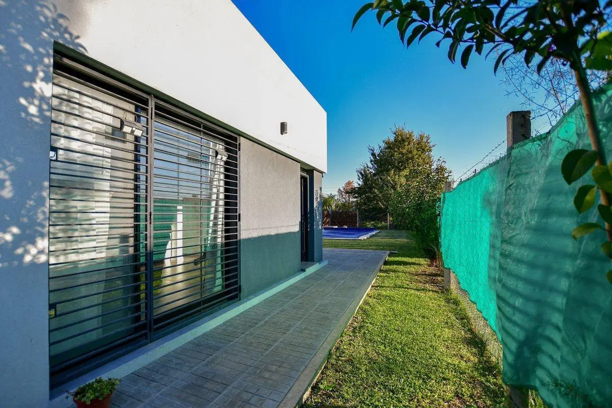 CASA EN VENTA SICARDI CON PILETA 3