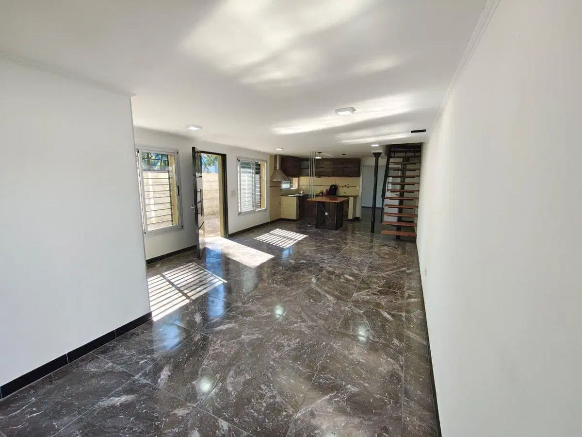 CASA EN VENTA PARQUE SICARDI 4 DORMITORIOS 5