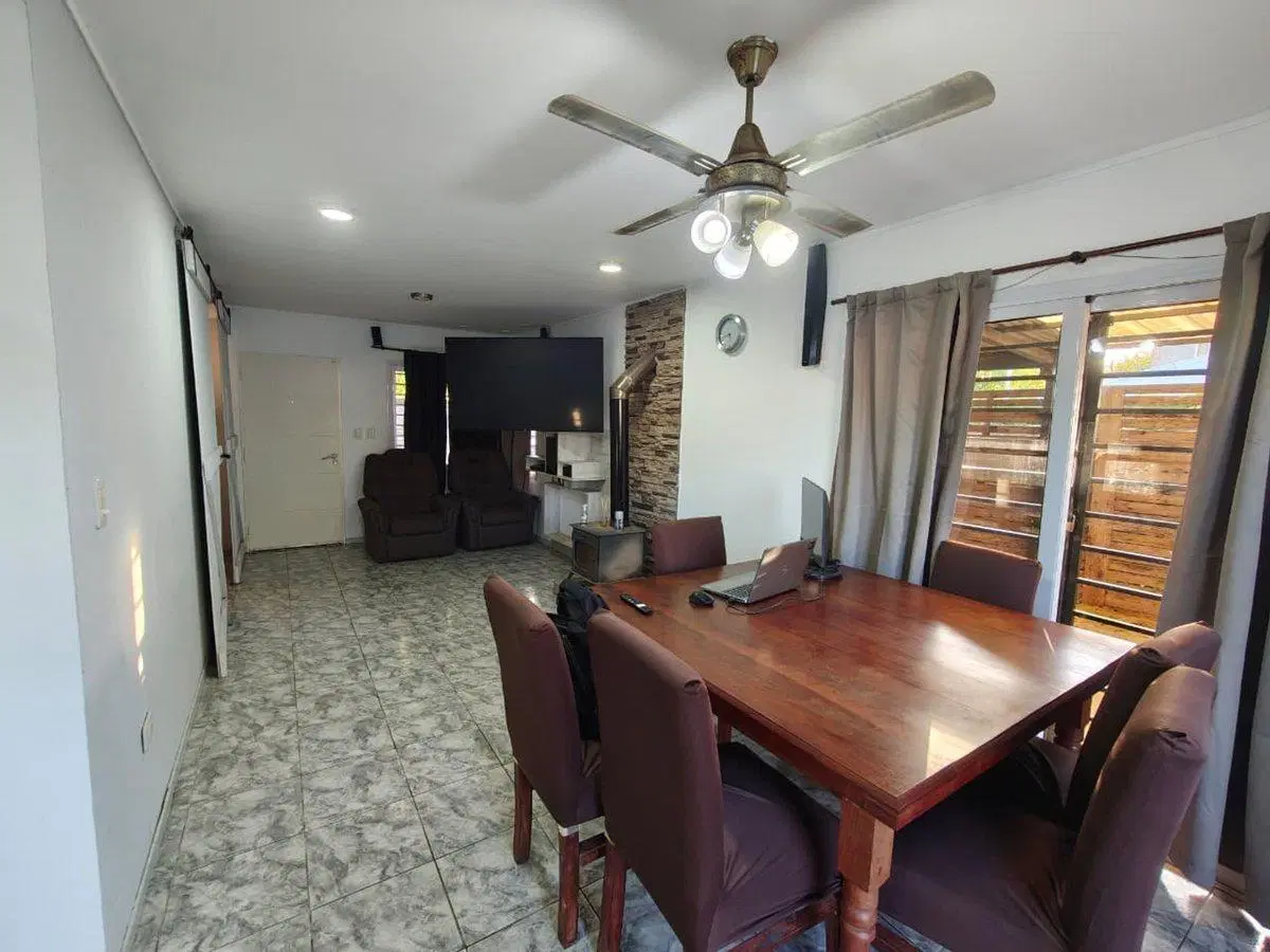 CASA EN VENTA SICARDI 2 DORMITORIOS PILETA 5