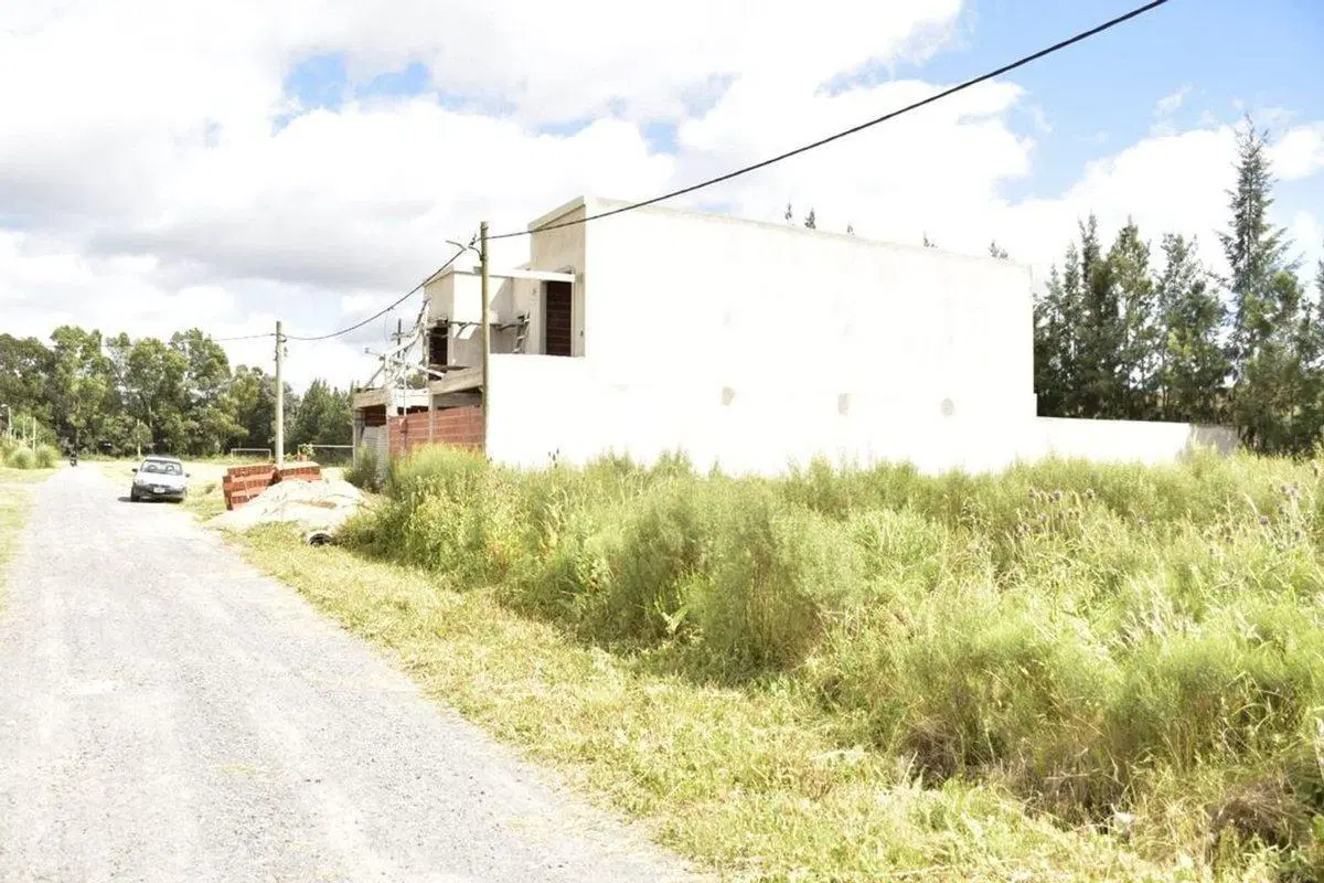 LOTE EN VENTA LOS HORNOS 4