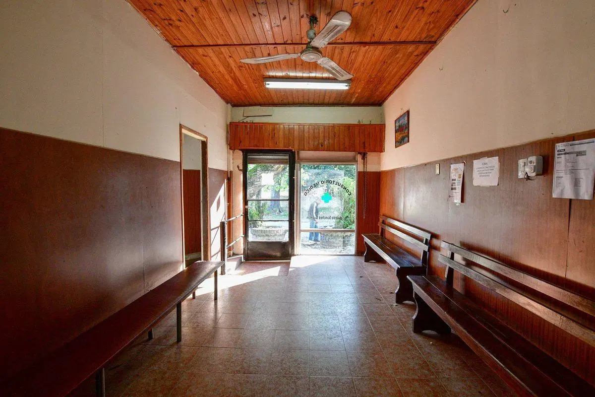 CASA MAS CONSULTORIOS EN FLORENCIO VARELA. PERMUTA 5