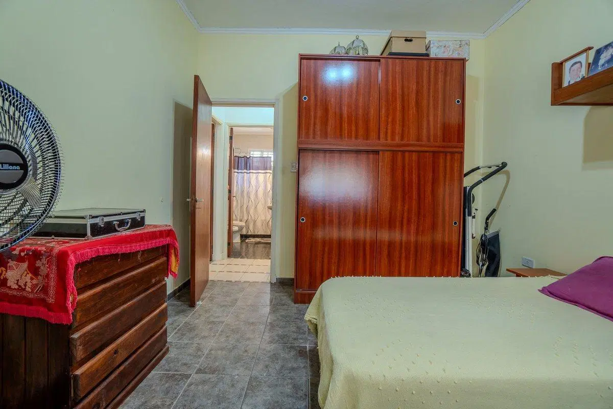 CASA EN VENTA LA PLATA 6 AMBIENTES 5