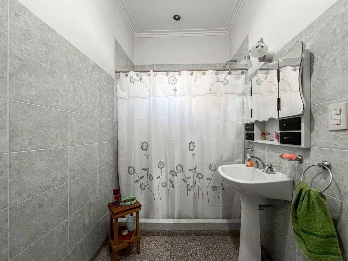 CASA EN VENTA ARANA LA PLATA 4 DORMITORIOS 2
