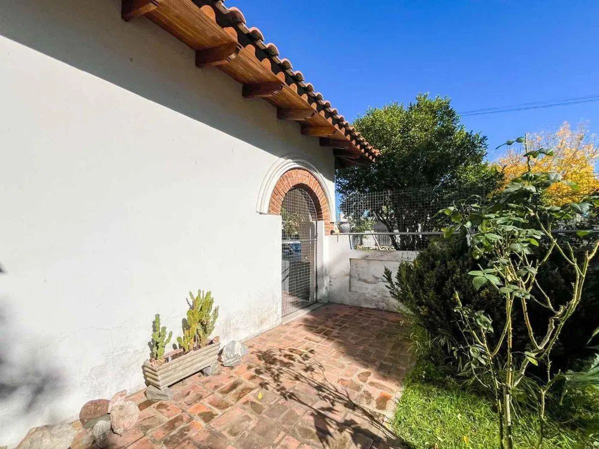 CASA EN VENTA ARANA LA PLATA 4 DORMITORIOS 3