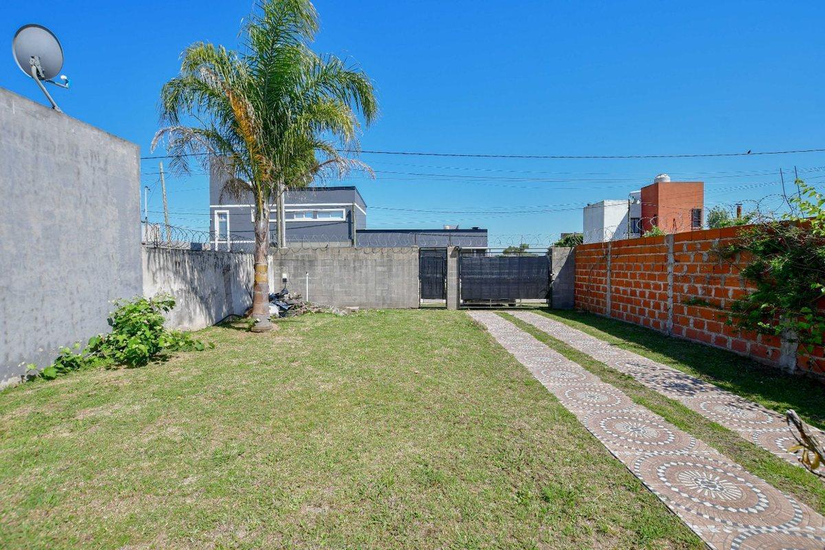 CASA EN VENTA LA PLATA 2 DORMITORIOS
