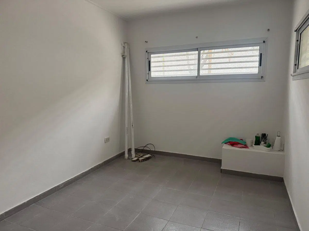 OFICINA CONSULTORIO EN VENTA LA PLATA 5