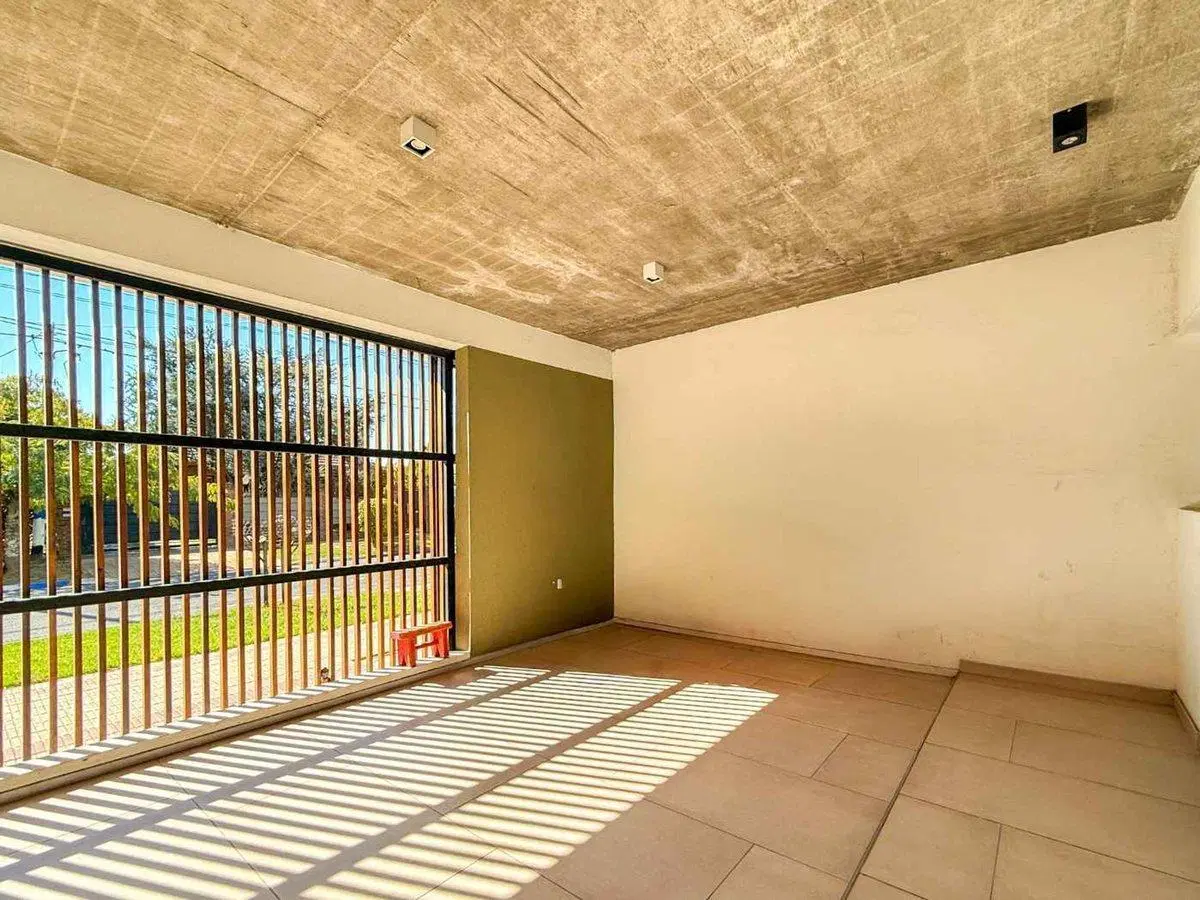 CASA TRIPLEX EN VENTA LOS HORNOS 2 DORMITORIOS 5