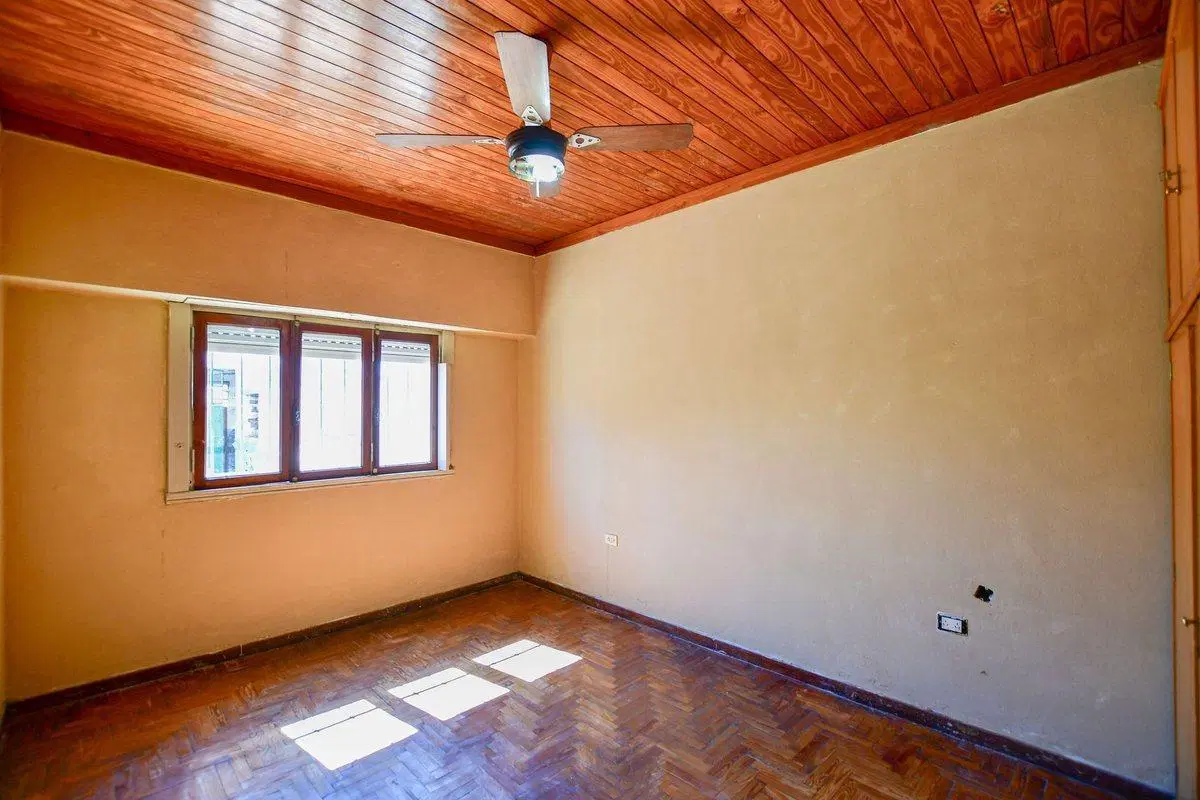 CASA EN VENTA LA PLATA 3 DORMITORIOS+DEPARTAMENTO 5