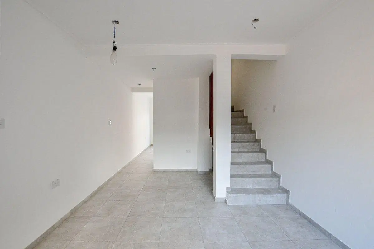 DUPLEX EN VENTA LA PLATA 2 DORMITORIOS COCHERA 3