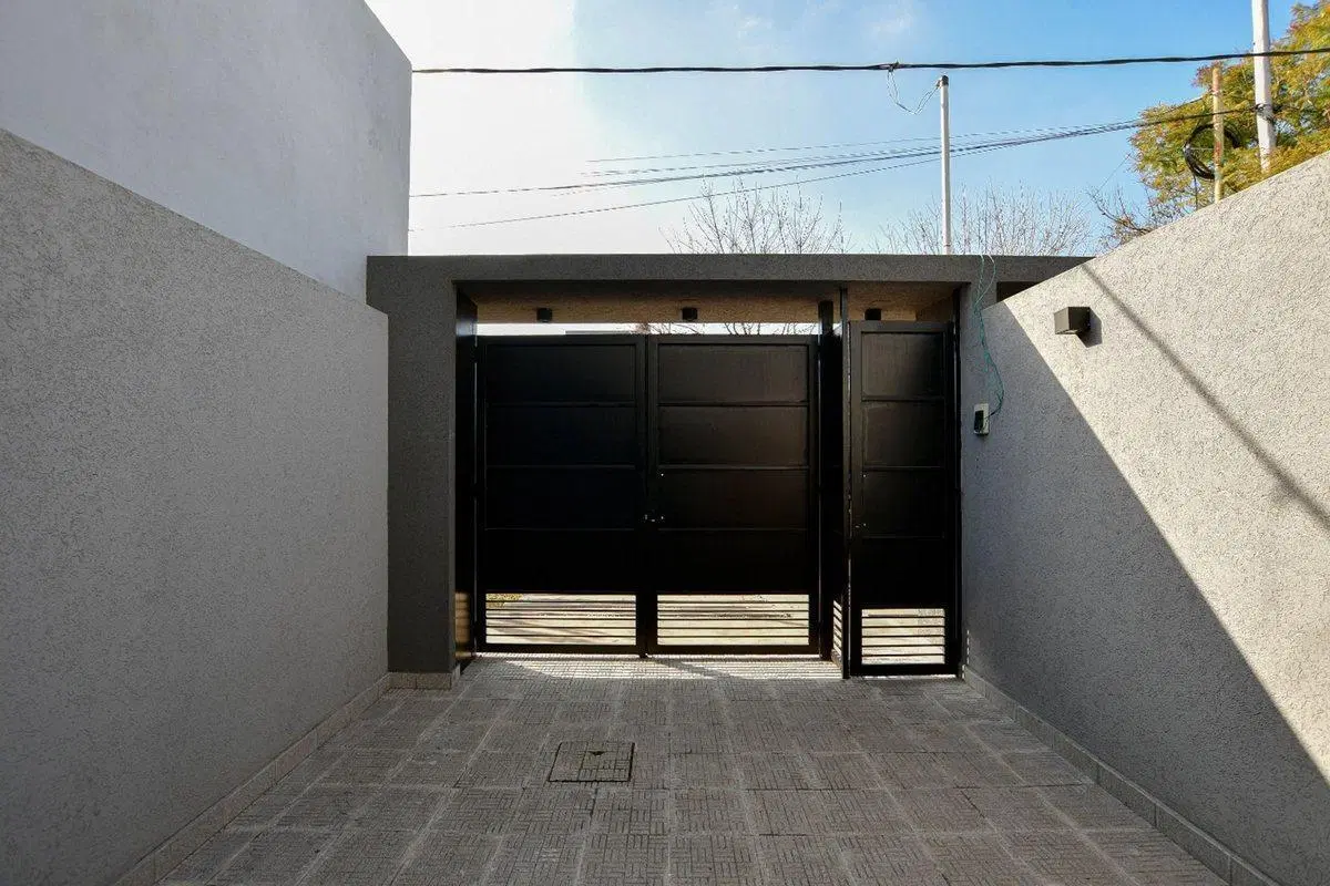 DUPLEX EN VENTA LA PLATA 2 DORMITORIOS COCHERA 2