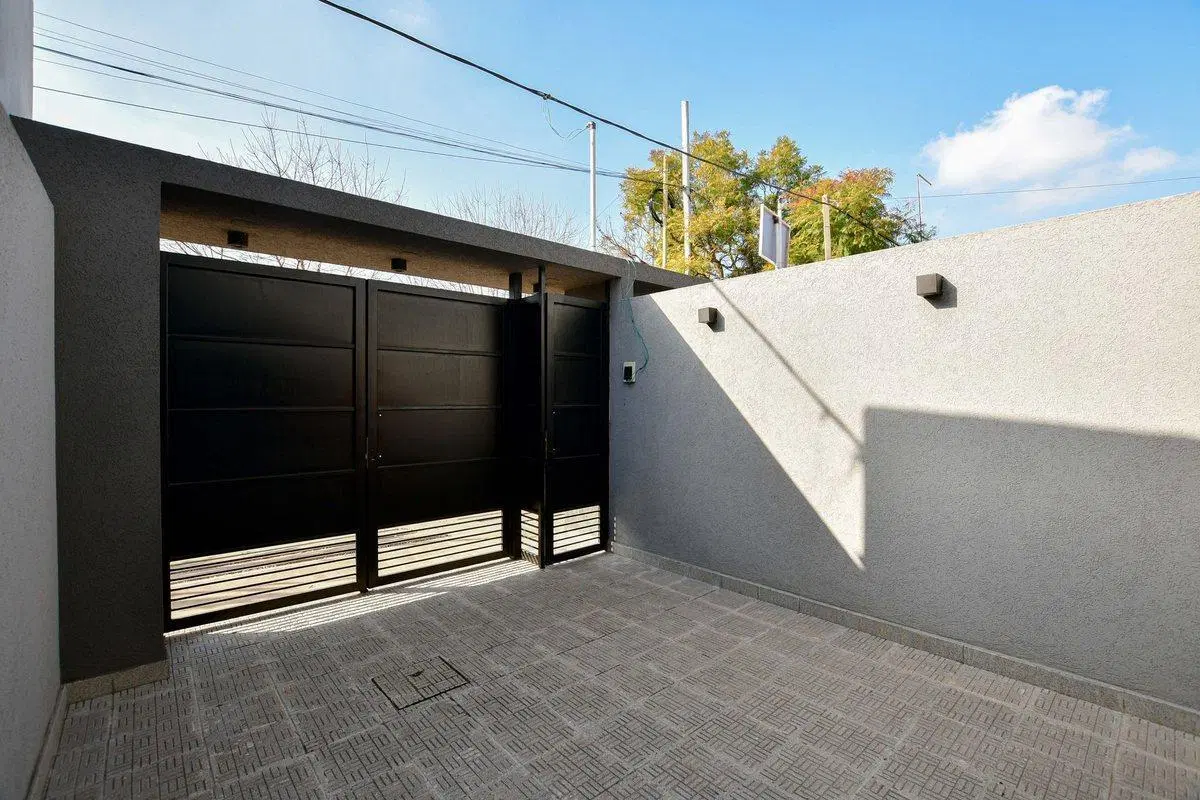 DUPLEX EN VENTA LA PLATA 2 DORMITORIOS COCHERA 5