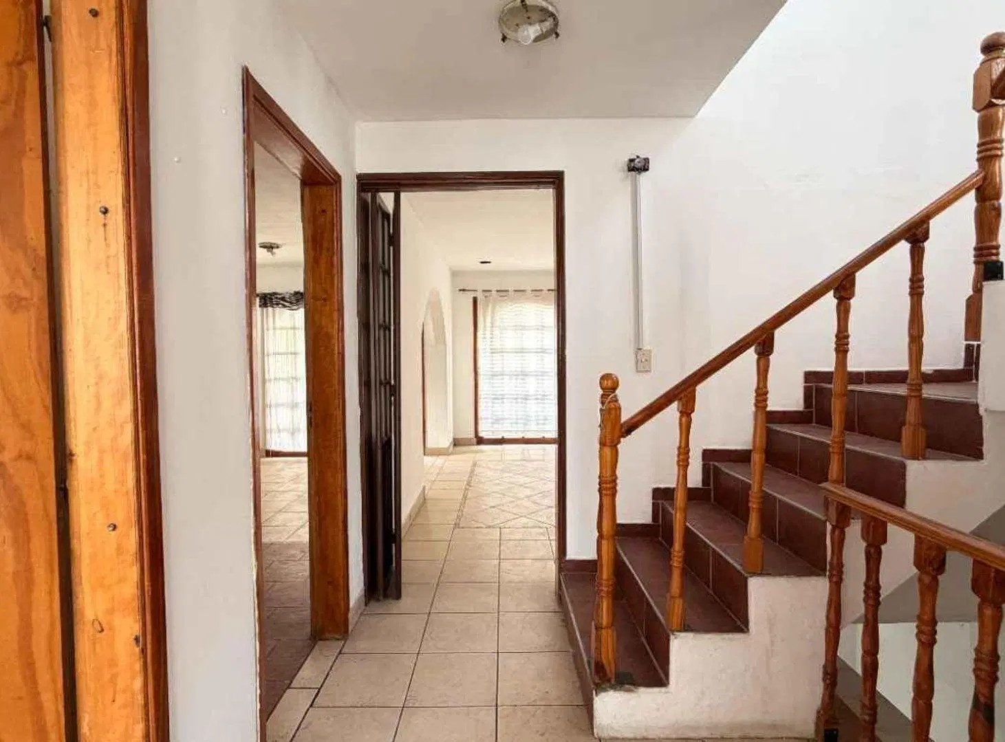 CASA EN VENTA LA PLATA TERRAZA PARRILLA COCHERA 2